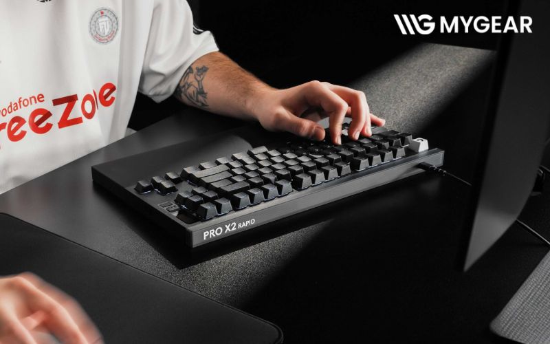 PRO X2 RAPID tích hợp switch từ tính và màn hình OLED