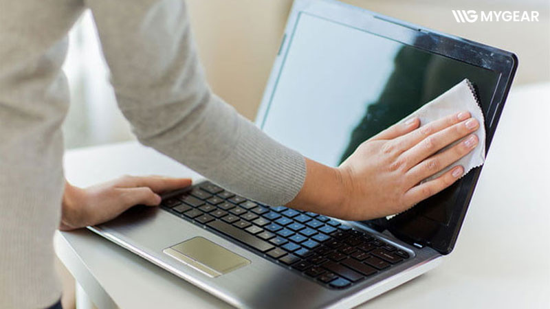 Vệ sinh laptop hết bao nhiêu tiền? Bảng giá vệ sinh laptop 2025