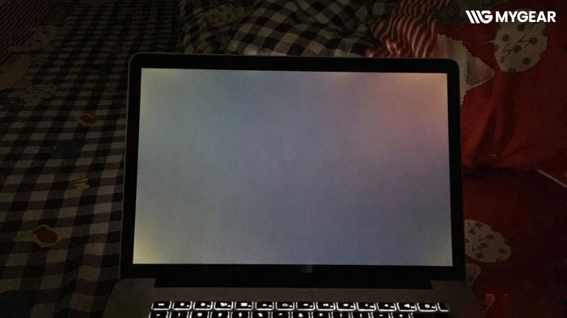 Màn hình laptop bị hở sáng viền: Nguyên nhân và cách xử lý