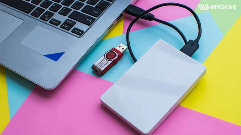 Nên mua USB hay ổ cứng ngoài? So sánh để dễ lựa chọn